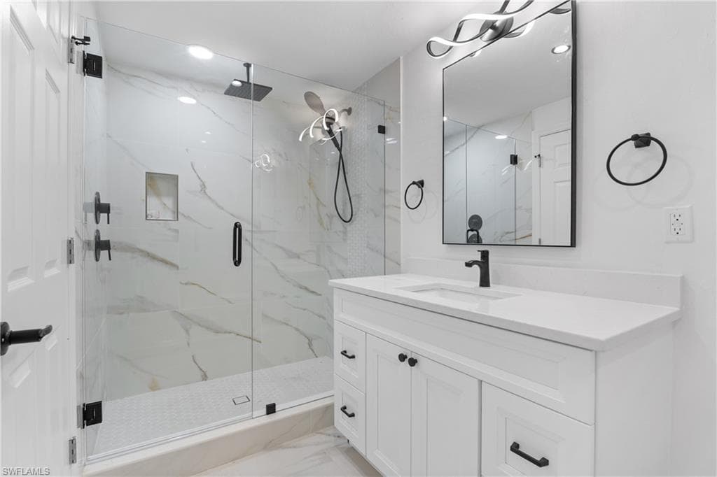 66 River CT, NAPLES FL 34110-20