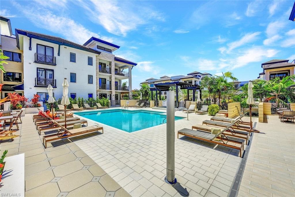1135 3rd AVE S # 319, NAPLES FL 34102-14