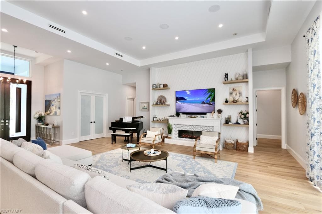 6688 Hunters RD, NAPLES FL 34109-4