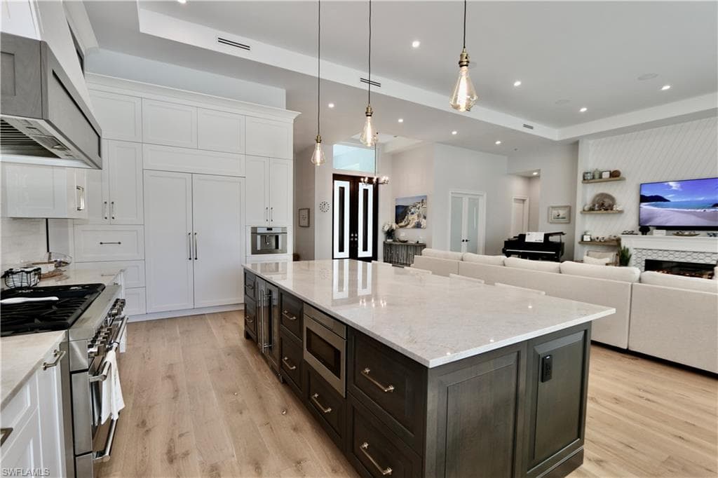 6688 Hunters RD, NAPLES FL 34109-10