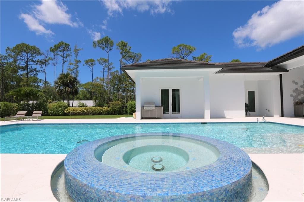 6688 Hunters RD, NAPLES FL 34109-34