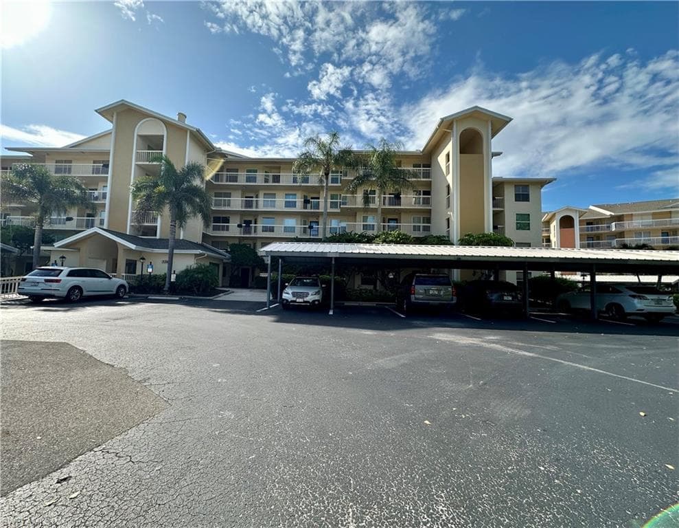 320 Horse Creek DR # 105, NAPLES FL 34110-21