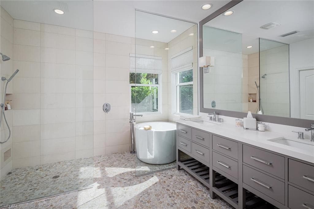 1216 Cypress Woods DR, NAPLES FL 34103-16