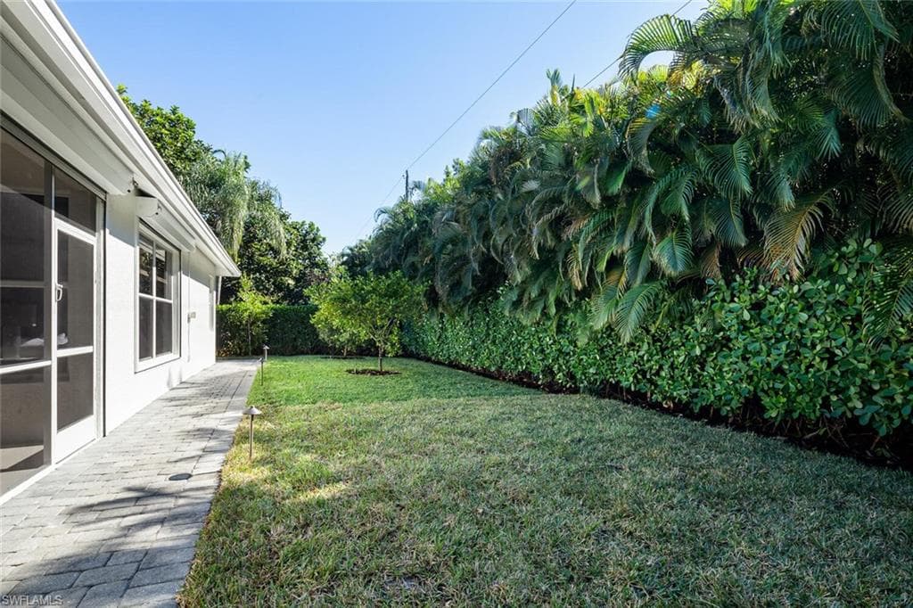 1216 Cypress Woods DR, NAPLES FL 34103-25