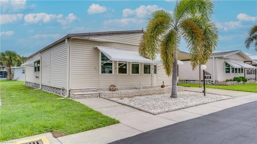 70 Sunrise AVE, NORTH FORT MYERS FL 33903-35