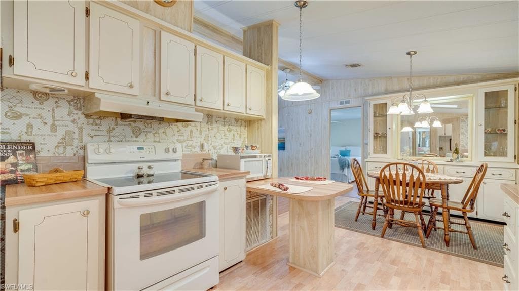 70 Sunrise AVE, NORTH FORT MYERS FL 33903-4