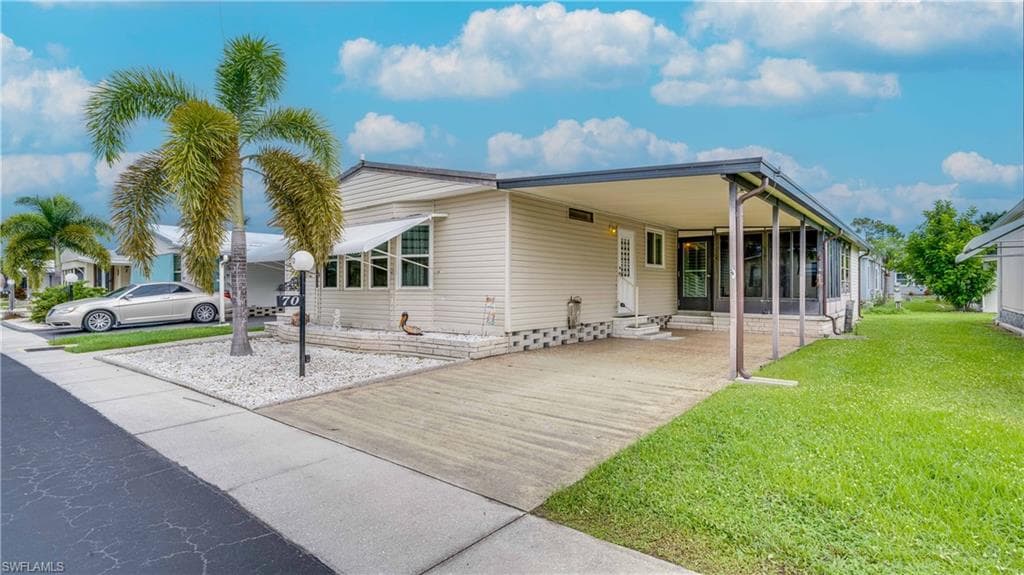 70 Sunrise AVE, NORTH FORT MYERS FL 33903-33