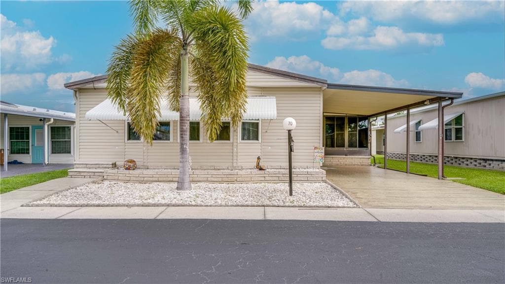 70 Sunrise AVE, NORTH FORT MYERS FL 33903-32
