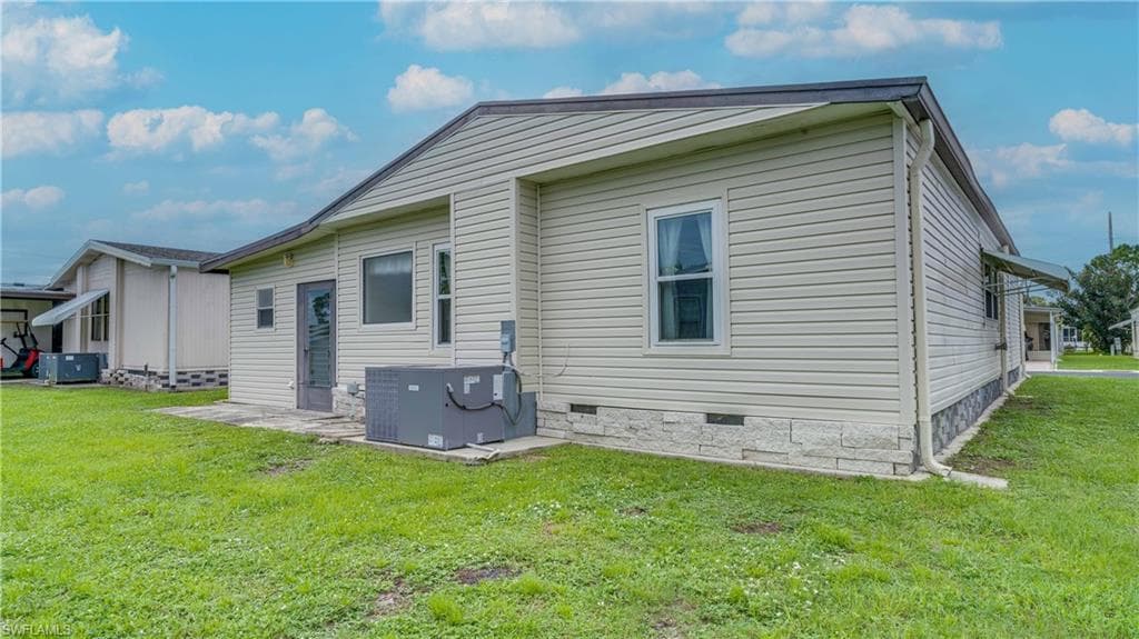 70 Sunrise AVE, NORTH FORT MYERS FL 33903-36