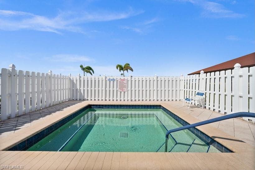 70 Sunrise AVE, NORTH FORT MYERS FL 33903-39