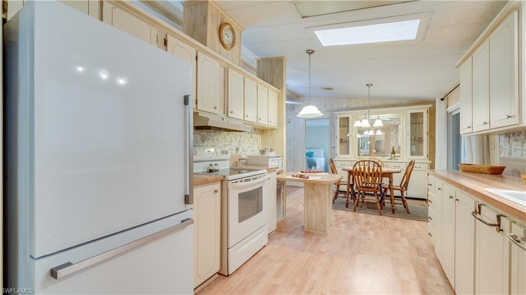 70 Sunrise AVE, NORTH FORT MYERS FL 33903-3