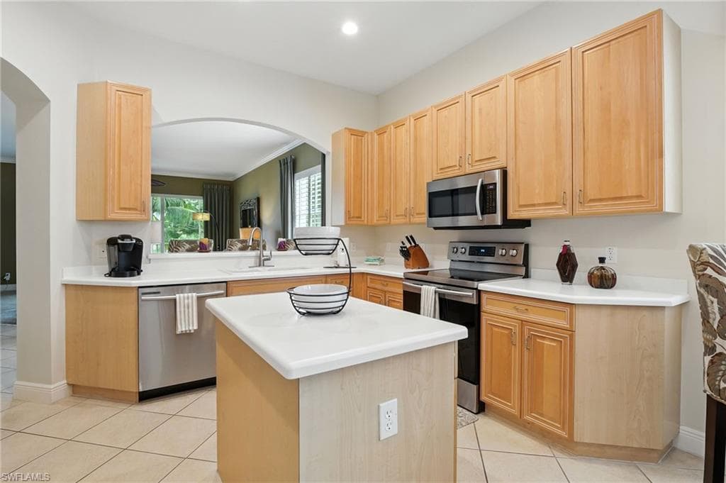 5916 Tarpon Gardens CIR # 202, CAPE CORAL FL 33914-17