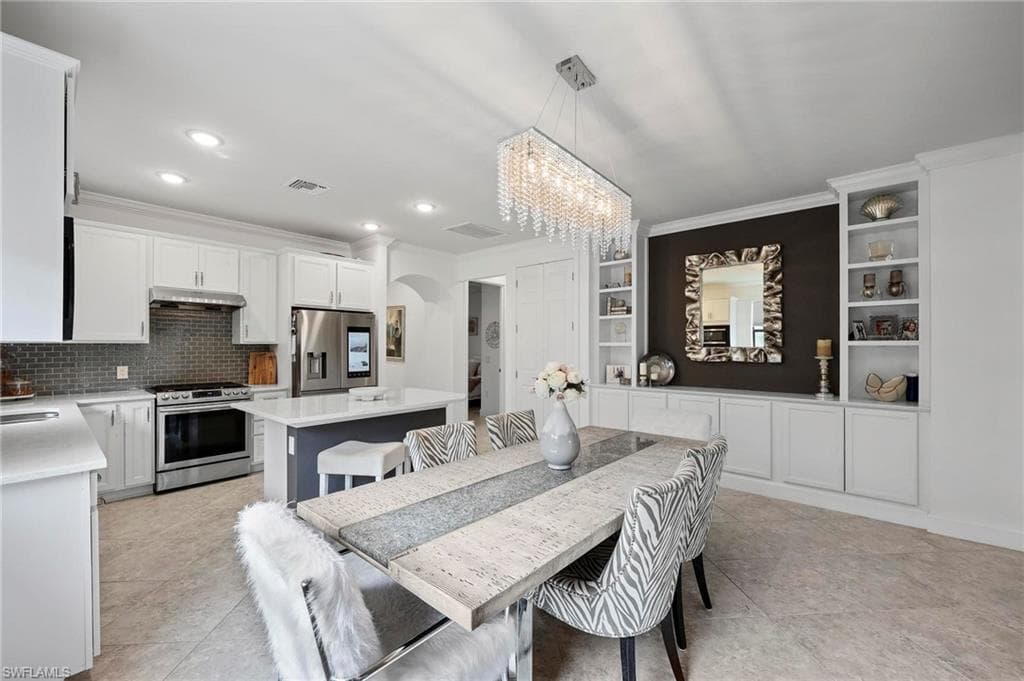 7670 Jacaranda LN, NAPLES FL 34114-5