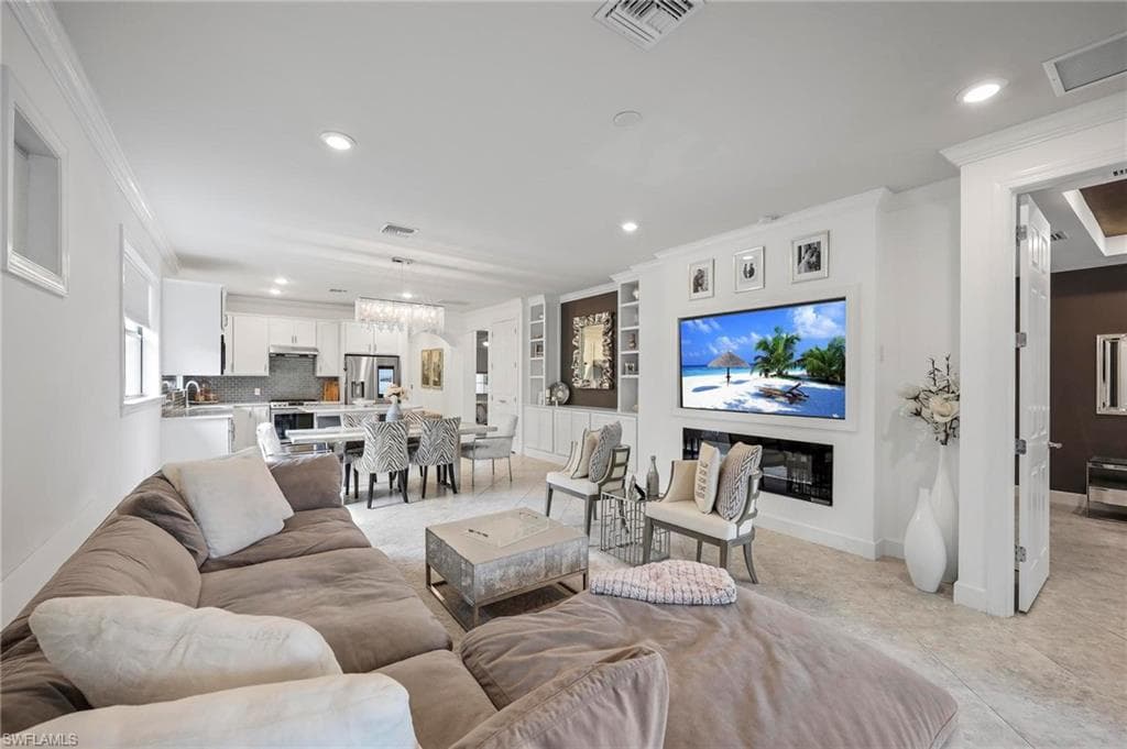 7670 Jacaranda LN, NAPLES FL 34114-11
