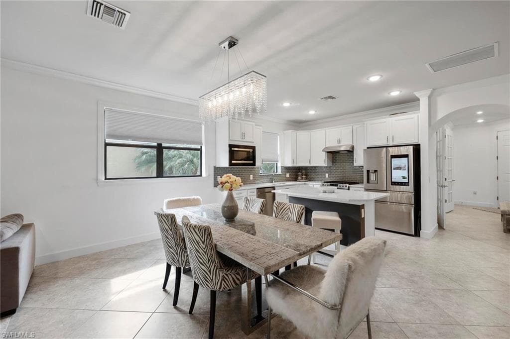 7670 Jacaranda LN, NAPLES FL 34114-6