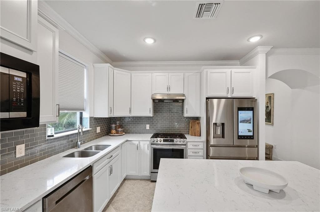 7670 Jacaranda LN, NAPLES FL 34114-4