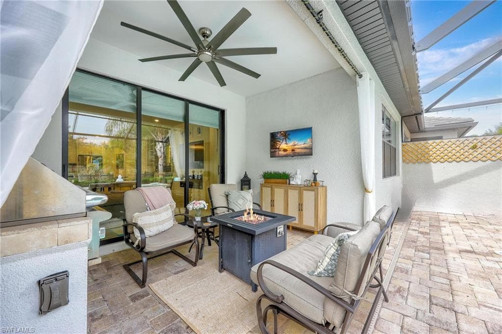 7670 Jacaranda LN, NAPLES FL 34114-19