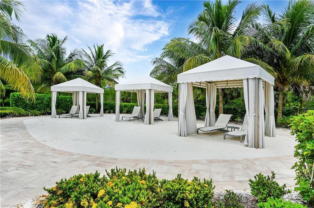 7670 Jacaranda LN, NAPLES FL 34114-29