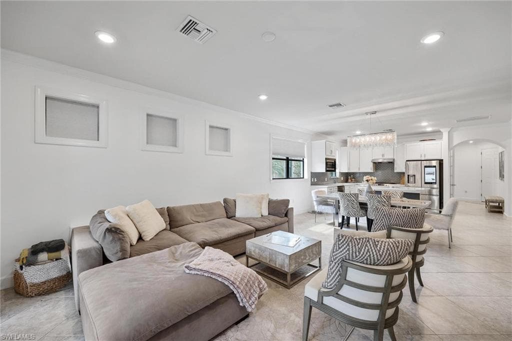 7670 Jacaranda LN, NAPLES FL 34114-10