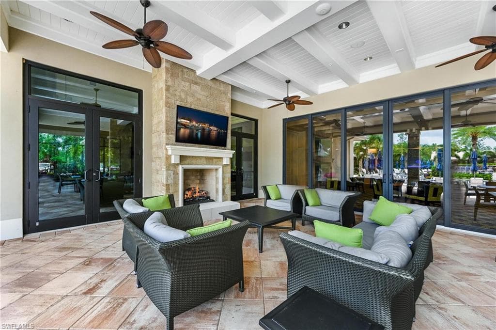 7670 Jacaranda LN, NAPLES FL 34114-30