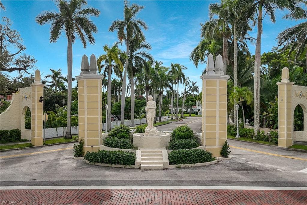 1755 Oakley AVE, FORT MYERS FL 33901-32