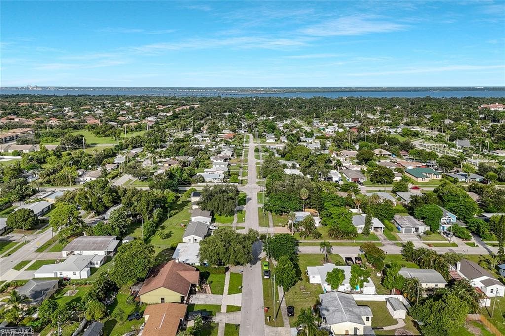 1755 Oakley AVE, FORT MYERS FL 33901-34