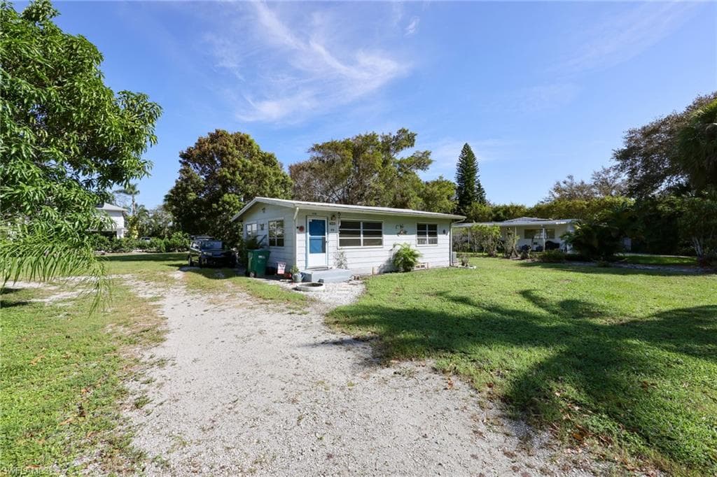 1135 Shady Rest LN, NAPLES FL 34103-7