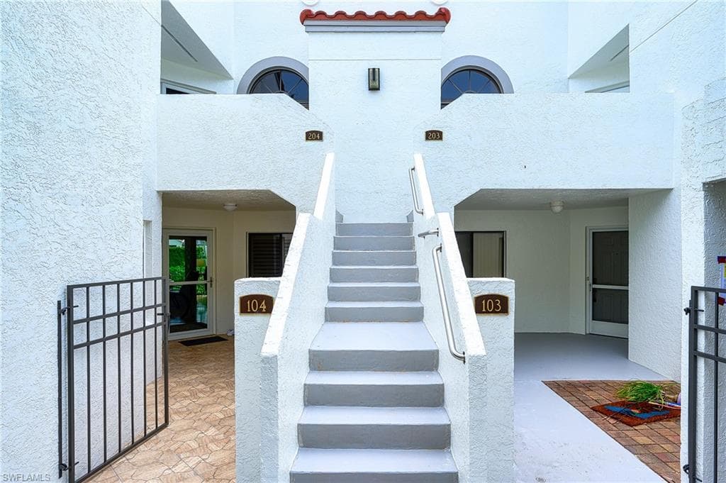 559 Beachwalk CIR # U204, NAPLES FL 34108-1