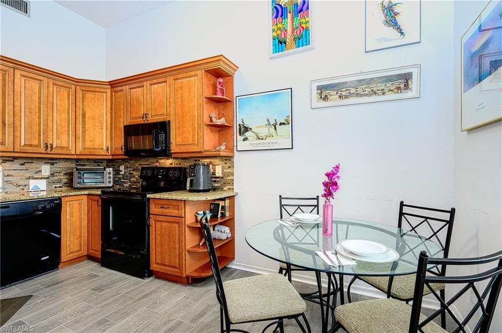 559 Beachwalk CIR # U204, NAPLES FL 34108-12