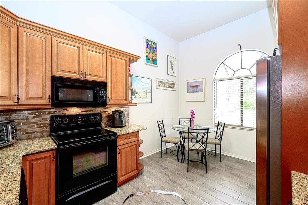 559 Beachwalk CIR # U204, NAPLES FL 34108-11