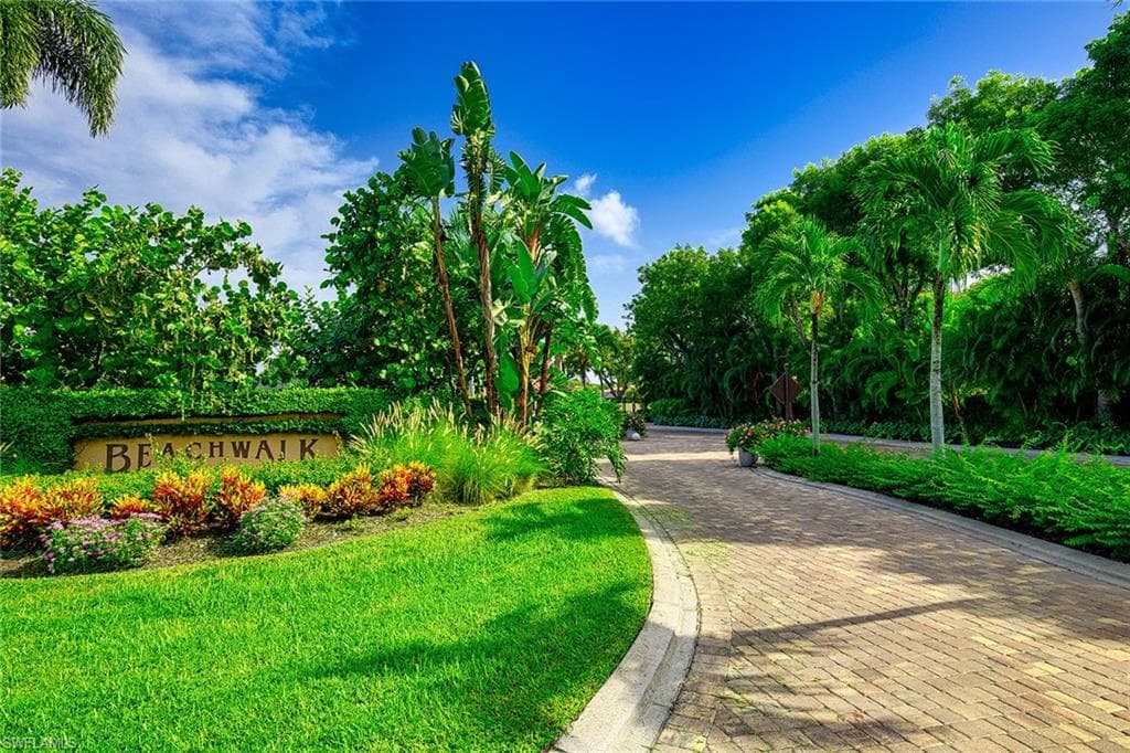 559 Beachwalk CIR # U204, NAPLES FL 34108-25