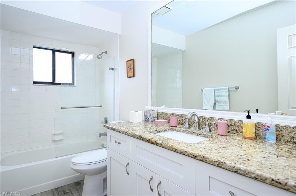 559 Beachwalk CIR # U204, NAPLES FL 34108-19