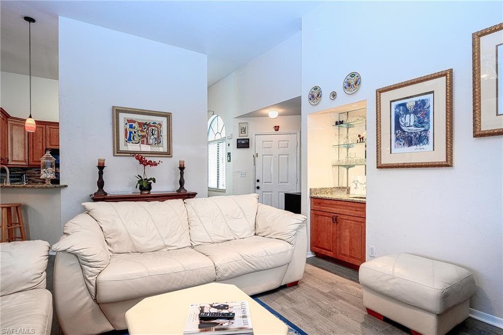 559 Beachwalk CIR # U204, NAPLES FL 34108-8