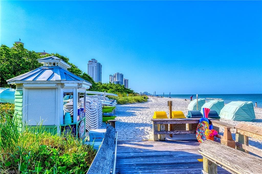 559 Beachwalk CIR # U204, NAPLES FL 34108-37