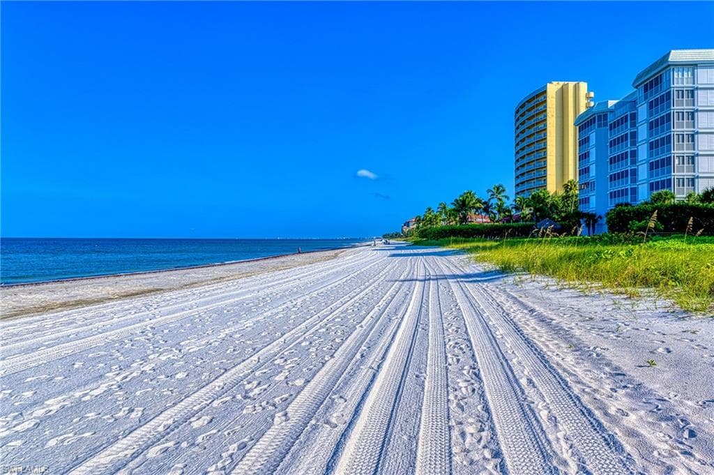 559 Beachwalk CIR # U204, NAPLES FL 34108-40