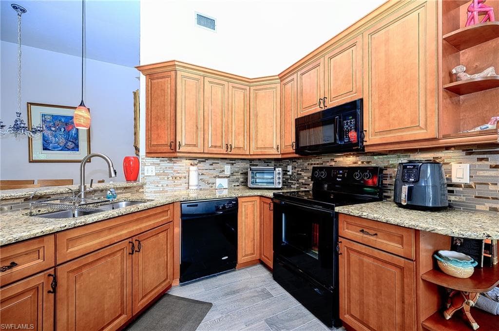 559 Beachwalk CIR # U204, NAPLES FL 34108-10