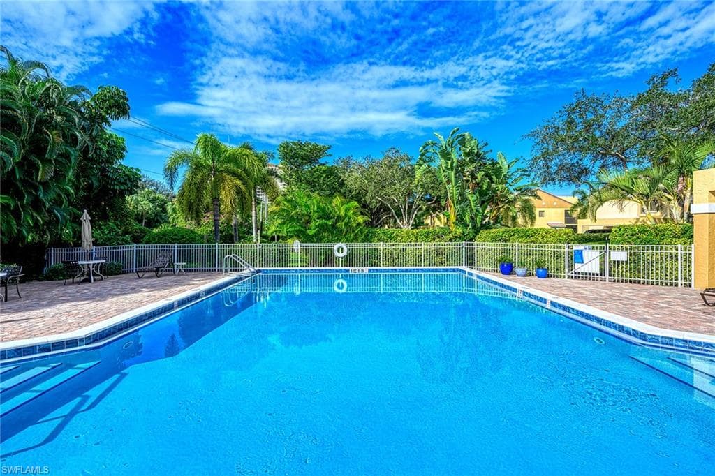 559 Beachwalk CIR # U204, NAPLES FL 34108-28
