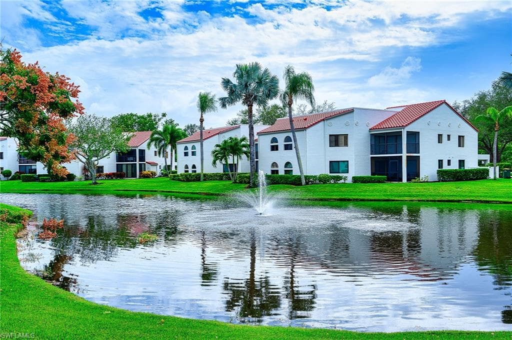 559 Beachwalk CIR # U204, NAPLES FL 34108-3
