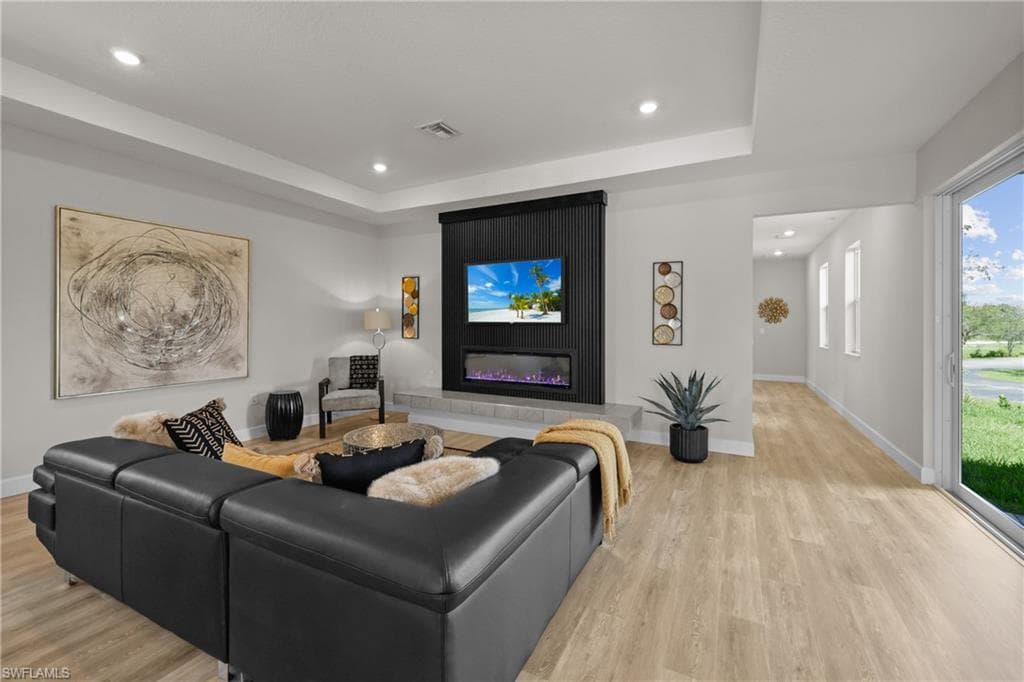 8738 Lakefront CT, FORT MYERS FL 33908-1