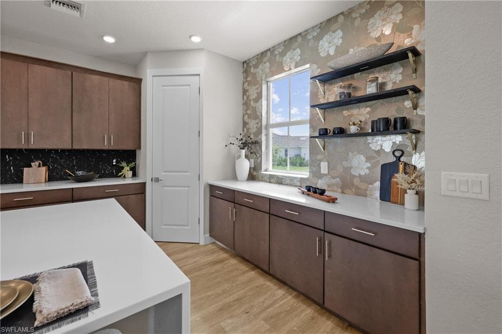 8738 Lakefront CT, FORT MYERS FL 33908-6