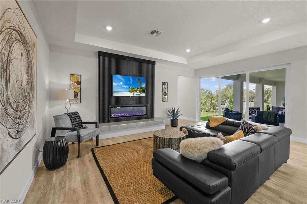 8738 Lakefront CT, FORT MYERS FL 33908-2