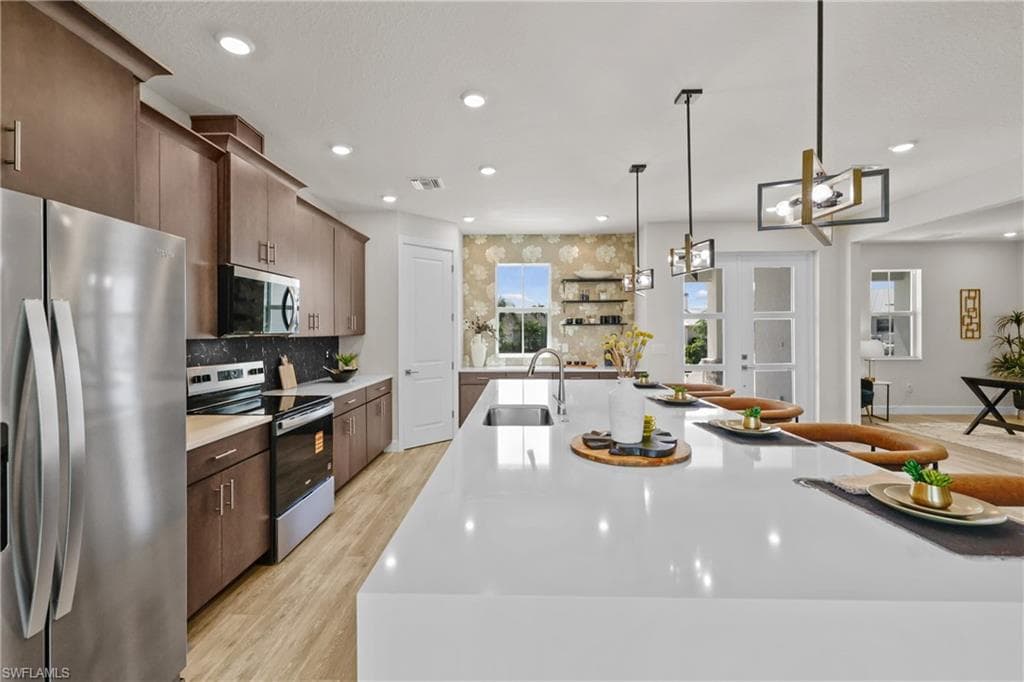 8738 Lakefront CT, FORT MYERS FL 33908-4