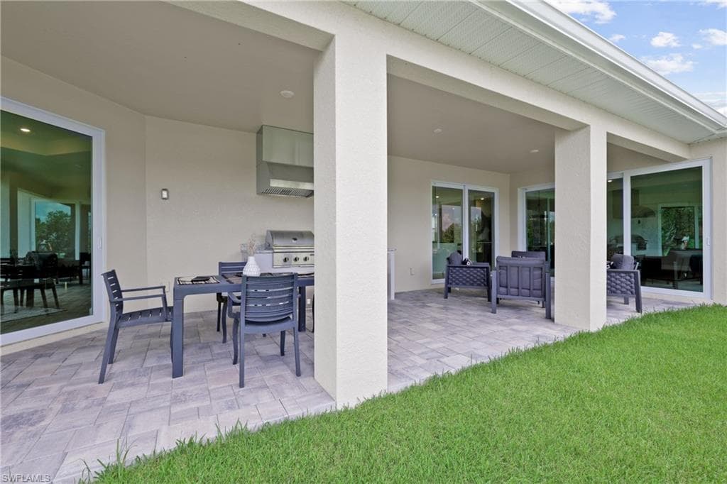 8738 Lakefront CT, FORT MYERS FL 33908-29