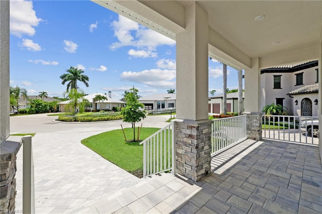 8738 Lakefront CT, FORT MYERS FL 33908-33