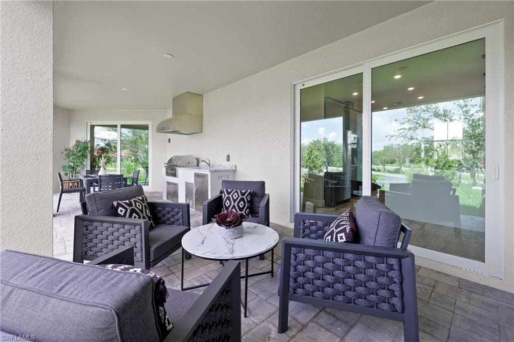 8738 Lakefront CT, FORT MYERS FL 33908-28