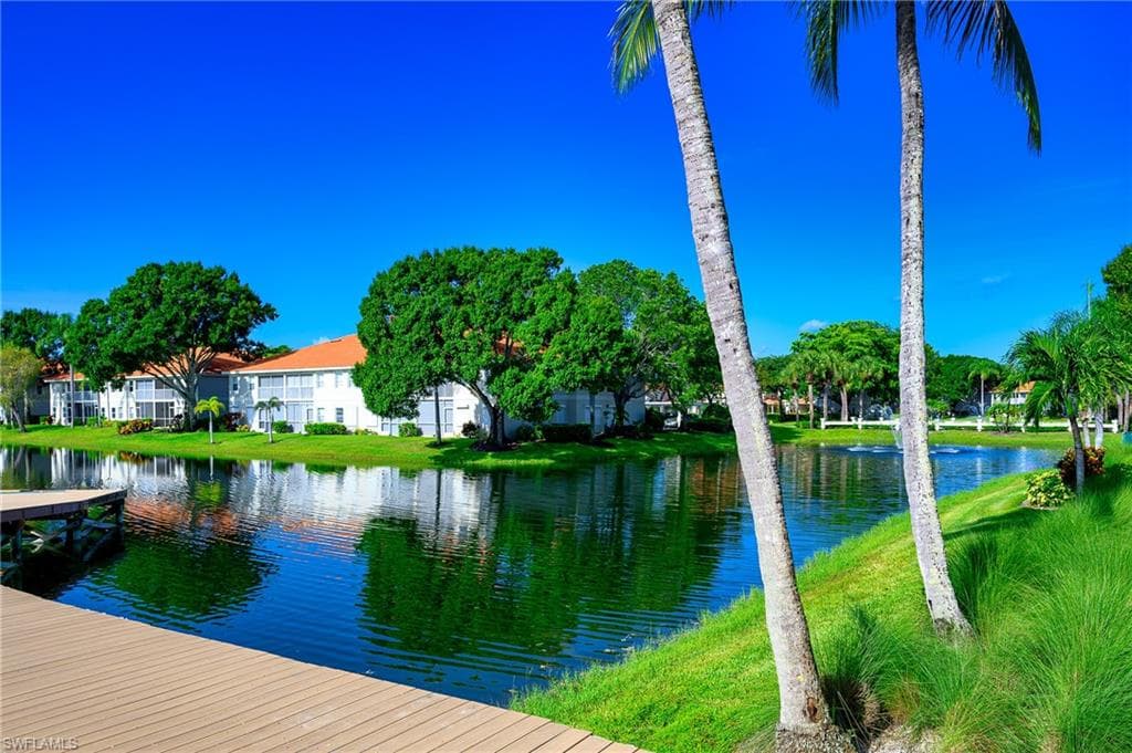 2460 Old Groves RD # E201, NAPLES FL 34109-1