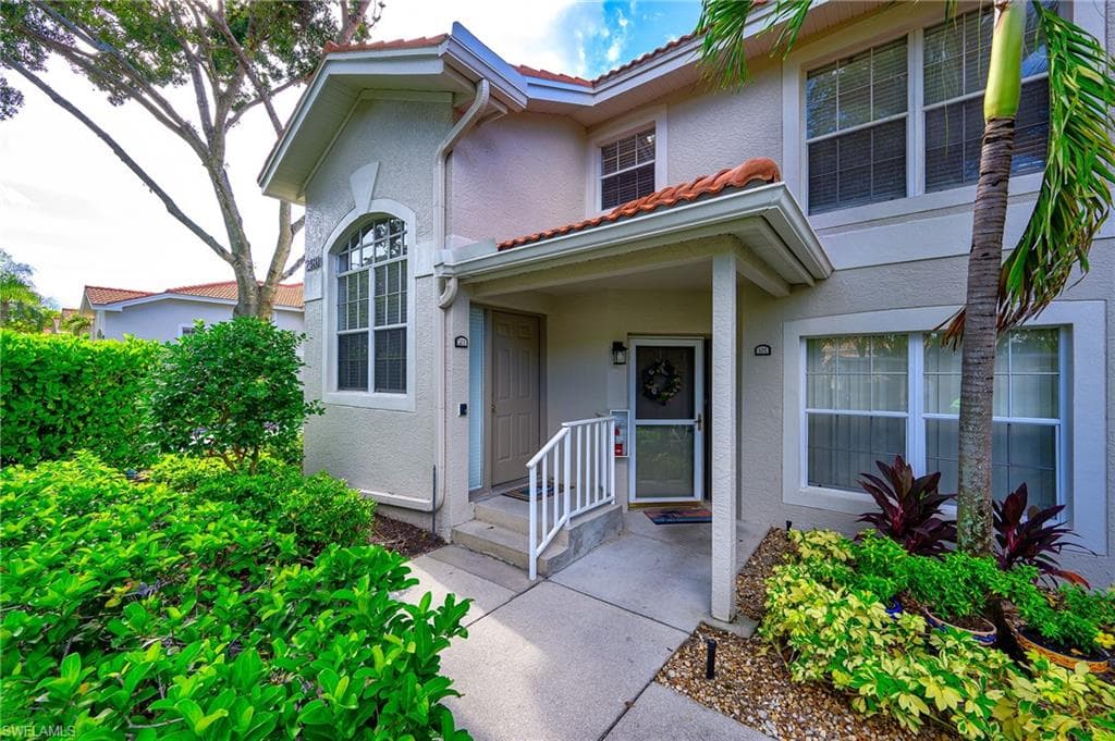 2460 Old Groves RD # E201, NAPLES FL 34109-5
