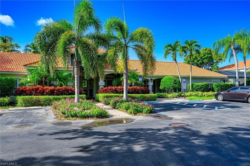 2460 Old Groves RD # E201, NAPLES FL 34109-2