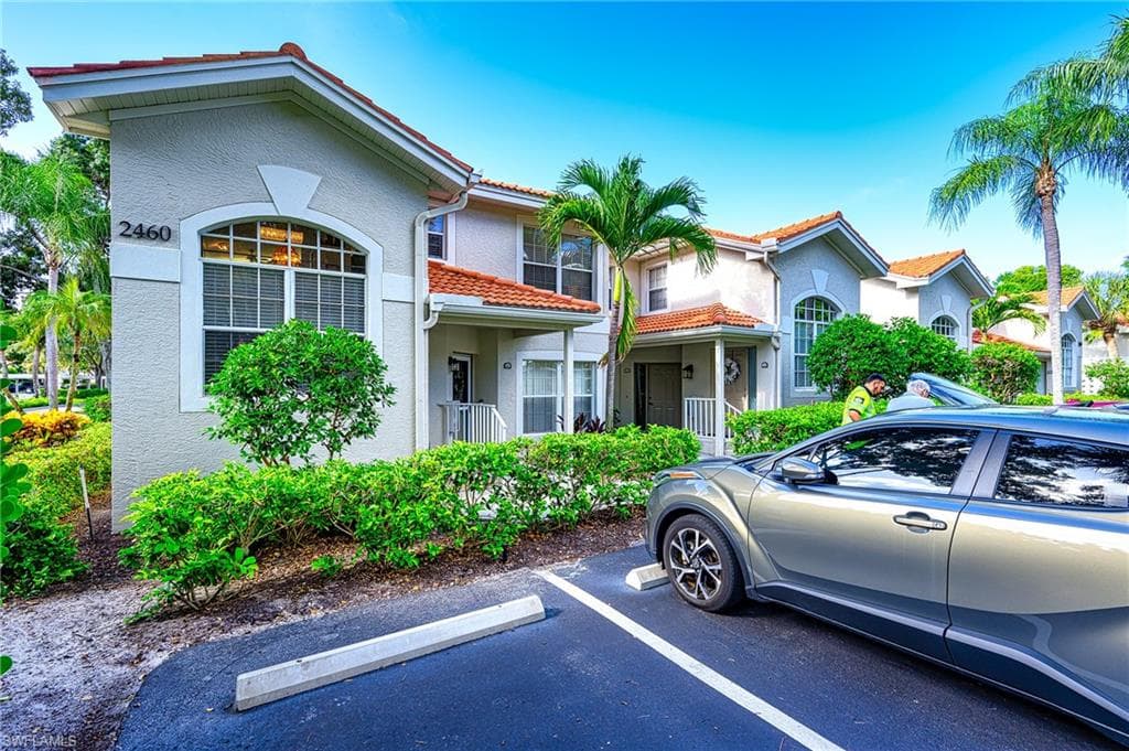 2460 Old Groves RD # E201, NAPLES FL 34109-4