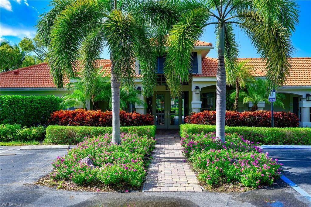 2460 Old Groves RD # E201, NAPLES FL 34109-3